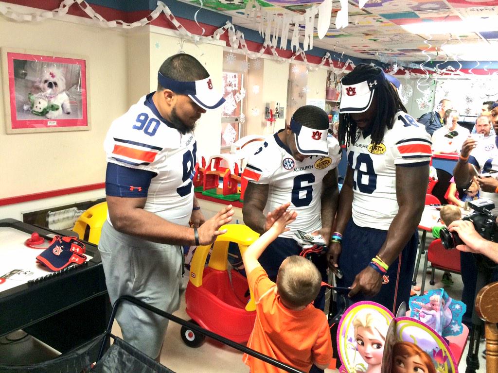 AuburnFootball's tweet photo. Visiting new friends at Tampa General Hospital this afternoon! (@TGHMedia) #OutbackBowl #WarEagle http://t.co/9CZrDenoNt