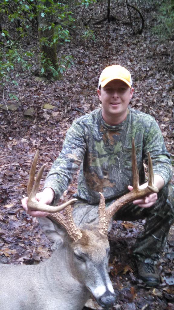 TClemdenen's tweet photo. Me with my #tnbuck. http://t.co/BK747PUHGc