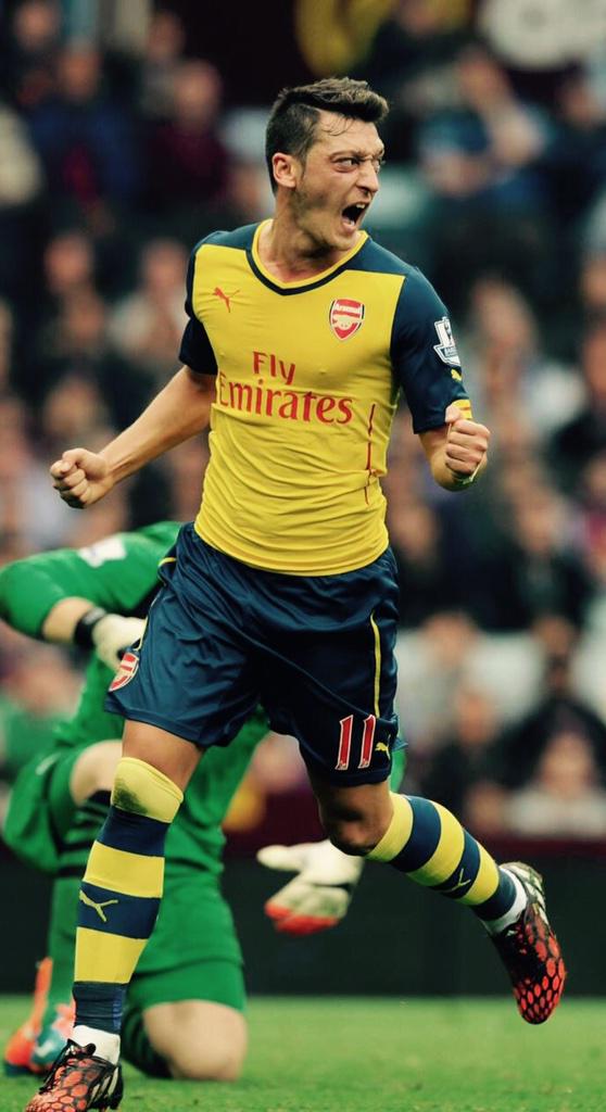 _ArsenalRelated's tweet photo. Do we miss this guy? My vote is with yes! So glad he's back next month! @MesutOzil1088 #özil #Arsenal http://t.co/ACQuSndW3d