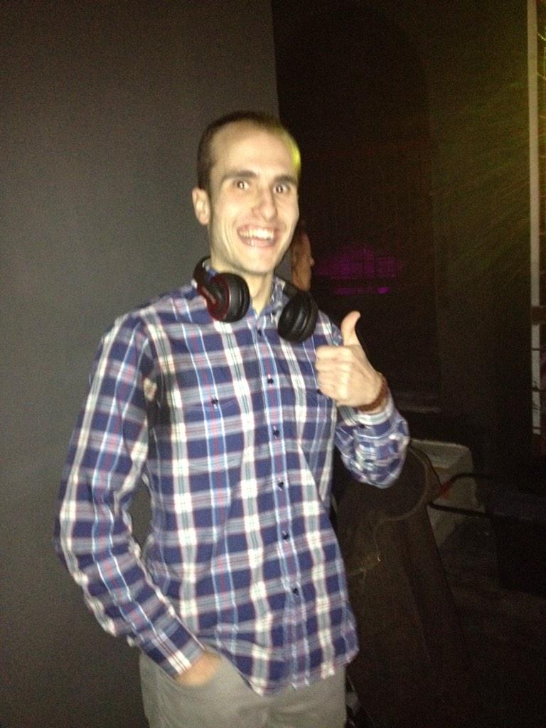 DiscoEstacion's tweet photo. Terminaremos la noche con @david_chuches pero para eso aun queda noche con muchas actuaciones http://t.co/Iz1af0iBTq
