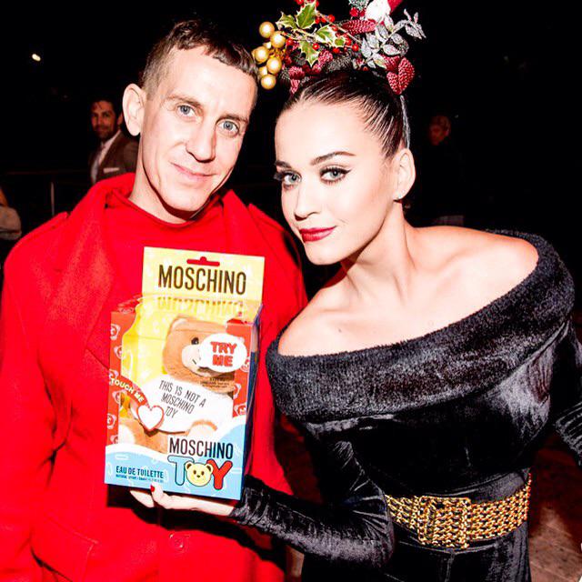 kpdaily's tweet photo. “@ITSJEREMYSCOTT: @katyperry WAS A GOOD GIRL THIS YEAR SO SANTA GAVE HER TOY BY @Moschino.... http://t.co/FXduO3varH” http://t.co/GGEcKyHfKd