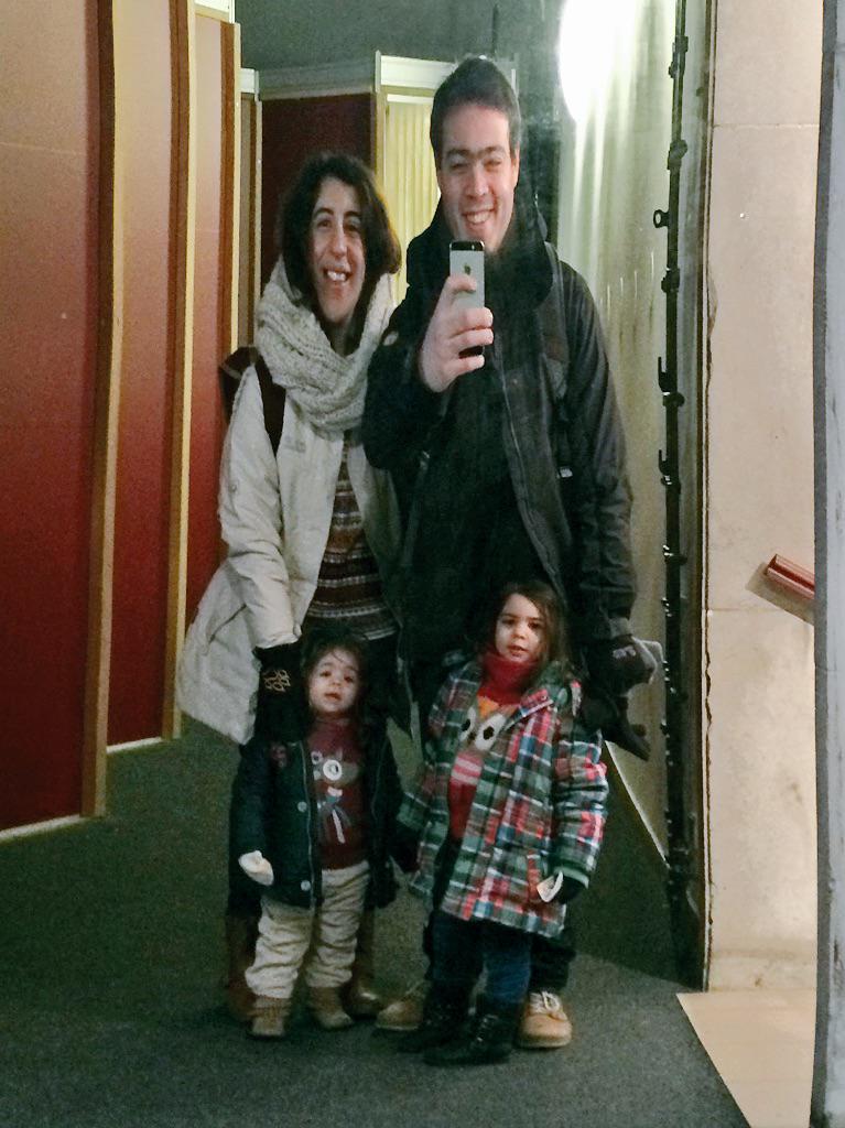 _tekmonkey's tweet image. only takes mirrors to show everyone #graphics #programming &amp;amp; #vertexShaders are fun! Playing with projection is fun