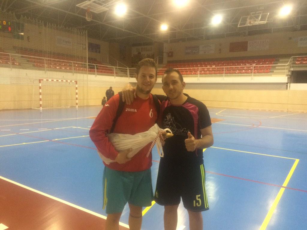 alex84_nieto's tweet photo. Me encanta jugar contigo eres un grande @rauloj20 http://t.co/xqKsQzBS1j