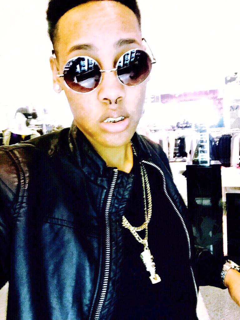 JustcallmeCM's tweet photo. "@DizzySlickEm: Only real niggas at my funeral 💸 http://t.co/N7yHHkPEUk" gahhhh looking real cute lol