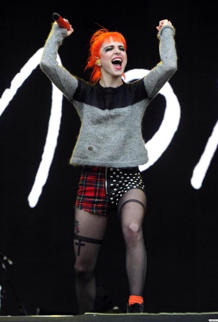 HAPPY BIRTHDAY HAYLEY WILLIAMS I LOVE YOU.   