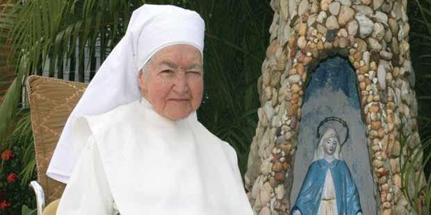 JuanPGuanipa's tweet photo. Acabo de conversar con esa Santa que es la Hna Francisca. Lleva a Venezuela en su corazón. Recibimos su bendición! http://t.co/8xJ6Hw77KU