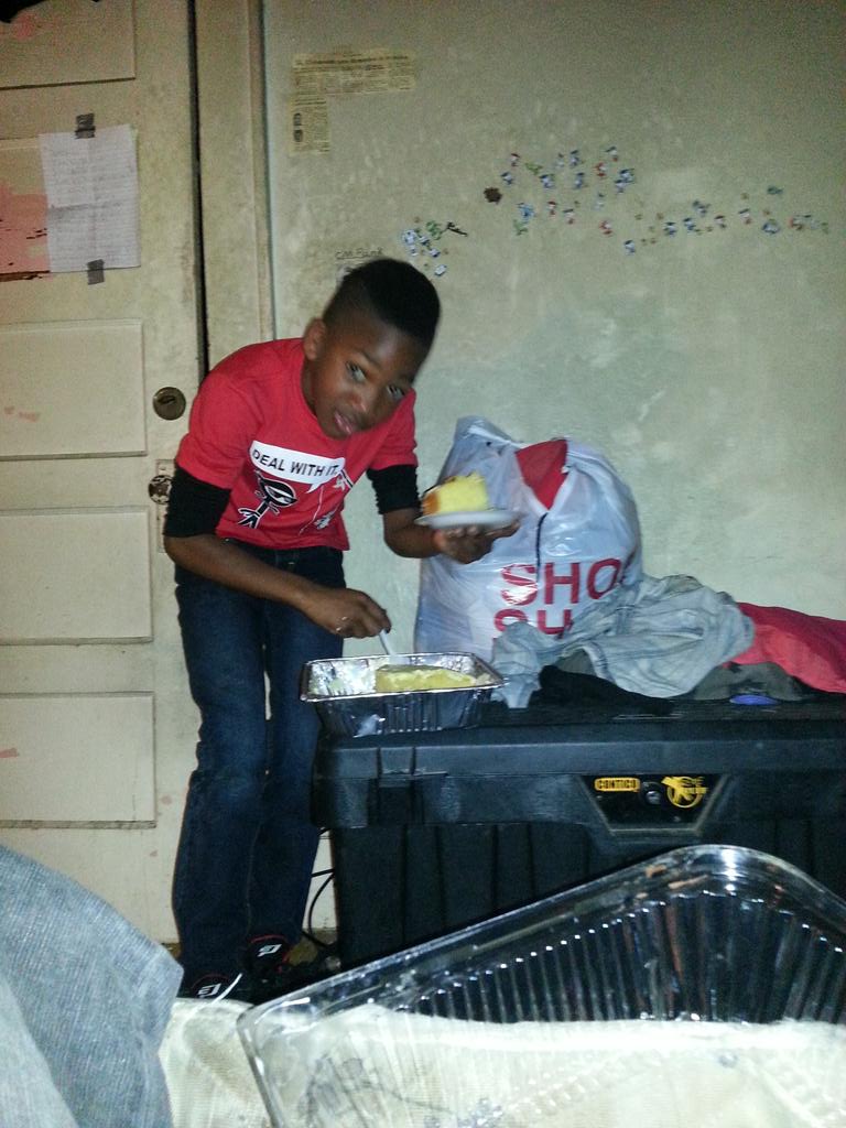 JrDuck2037's tweet photo. THIS NIGGA EATING CAKE http://t.co/19Lrzz1v2Z