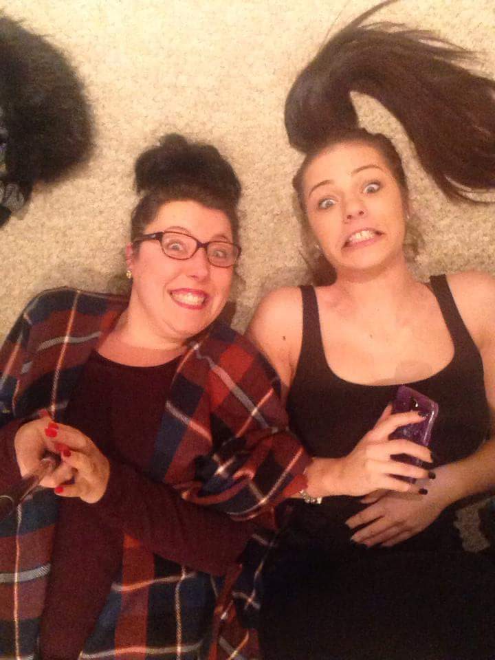ToriiNC's tweet photo. 😂 @j_stan10  selfie stick galore http://t.co/H0qw6KFVfK