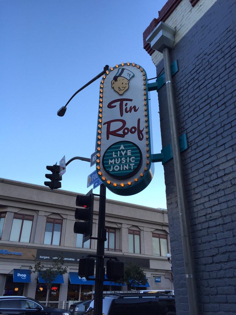 neal_ad's tweet photo. #RoamOn #gaslamp #San Diego #tinroof #livemusic http://t.co/bqiyjT0PnO