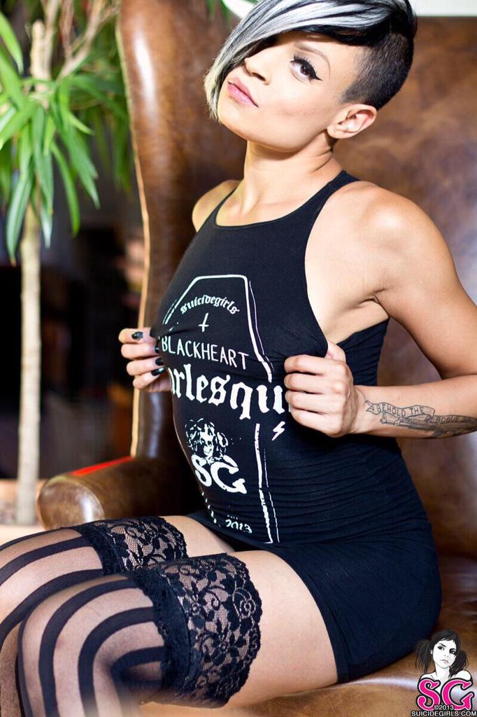 insanelane29's tweet photo. #SuicideGirlsSaturday @SuicideGirlsLuv @batista281977 @v_devendeta @BillyHighton @LThiriau @C33zAhL33o @LiveGonzo http://t.co/LLmAnNDK6K