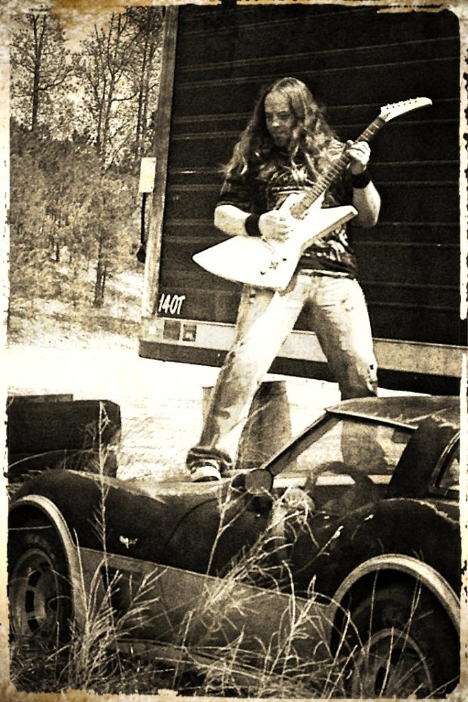 surfacedamage_'s tweet photo. #Chaos on shoot. Hell of a day! #SurfaceDamage #Rock #\m/ http://t.co/wPWTLdCqbu