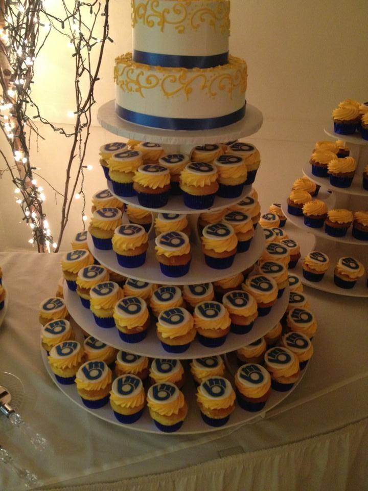 CustomBobblez's tweet photo. Best Wedding Cake Ever! #wedding @Brewers @Bernie_Brewer #baseballcake #cake #wedding #BaseballProposal #Milwaukee http://t.co/R4UQgqZsCj