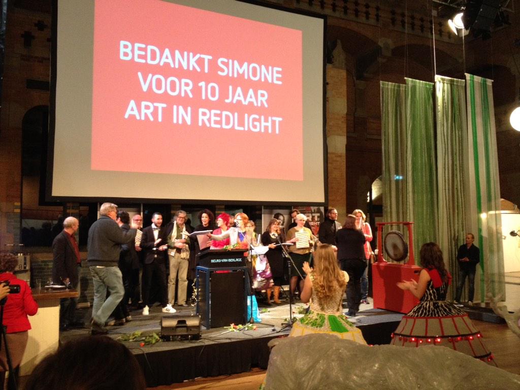 Spectaculaire opening @ArtInRedlight10  met mooi afscheid van <a href="/SimoneSwildens/">Simone Swildens</a> Mette Samkalden neemt het stokje over.