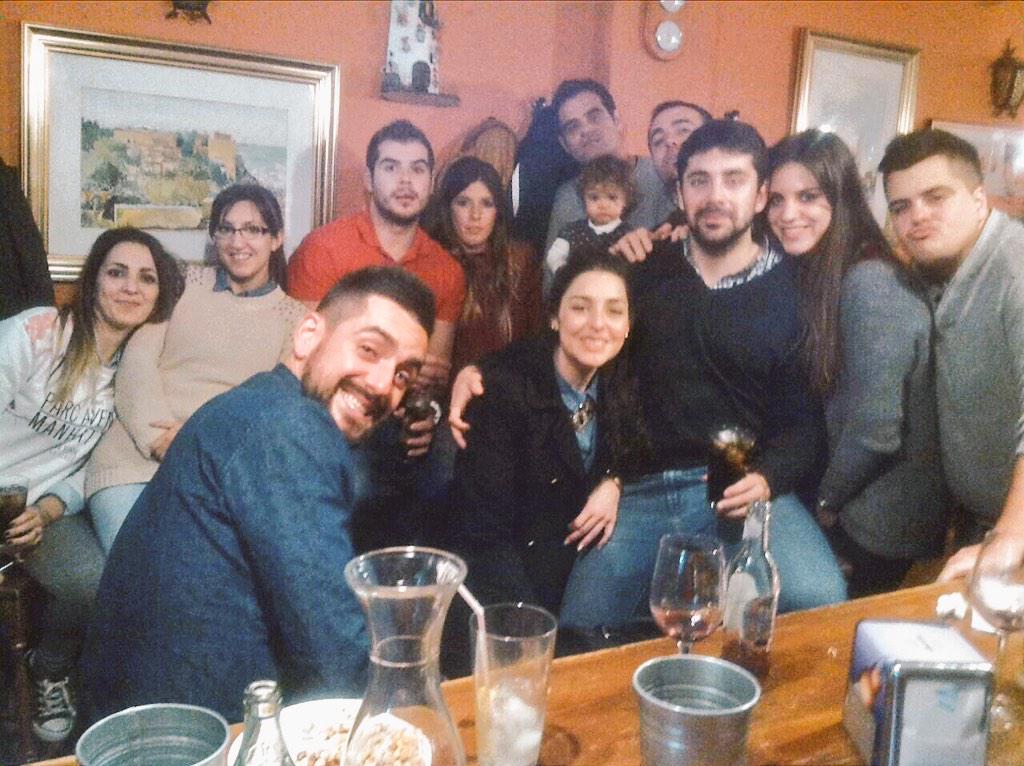 josecarl91's tweet photo. Buenisimo dia de ruta por granada,finalizando en la @mesonlaromana con la familia.hay q repetir mas a menudo http://t.co/8HXOiZXgHN