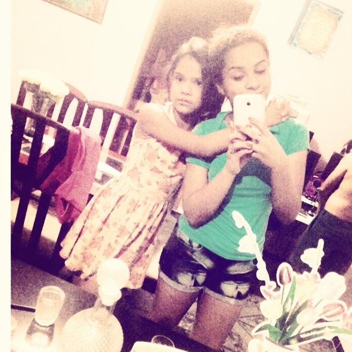 PolyanaOliver4's tweet photo. My sister! http://t.co/KgUa4D22Er