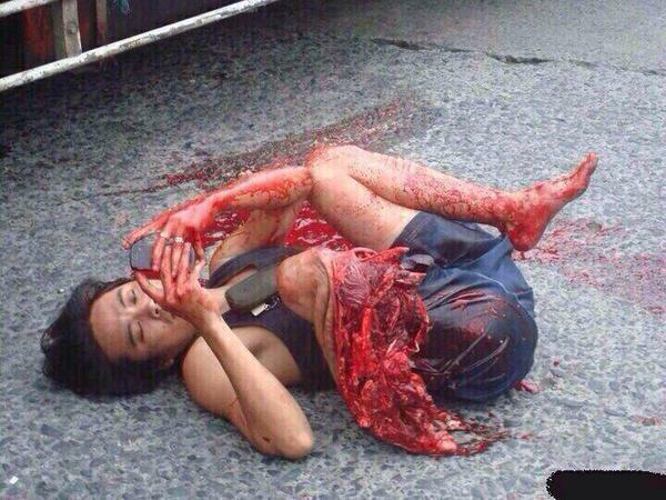 Ye_Majesty's tweet photo. when you get in a accident but you know bae gon be mad if you don't text back http://t.co/z0quo7bzfB