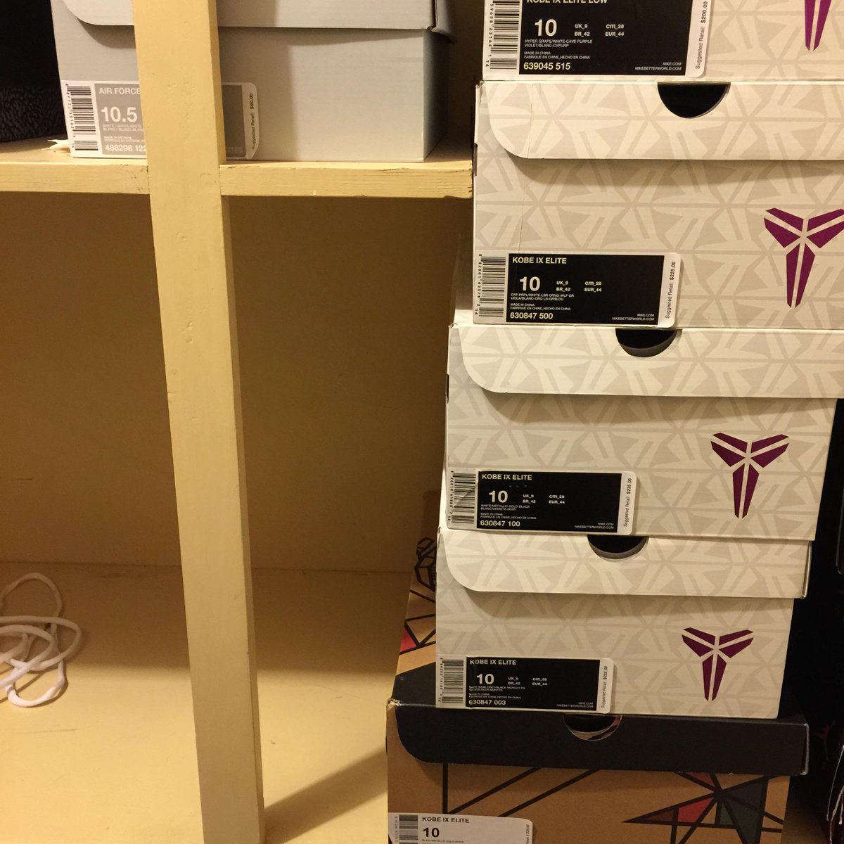NIKELIAV's tweet photo. Selling some kicks! Please RT @infra90 @FoamWright @Lukevan7 @Chicago242 @ATrainKickz @rkenjames @SoleLife11 #DM4pics http://t.co/3VKk5yfLq0