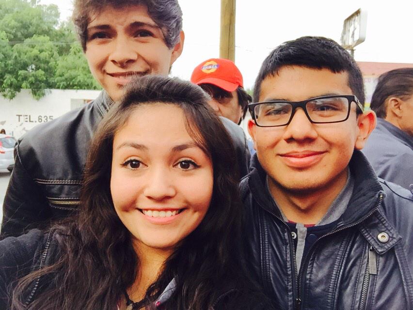jojurv18's tweet photo. Con los semifinalistas de la voz hacienda (que chido se lee) http://t.co/YK3pNCMamT