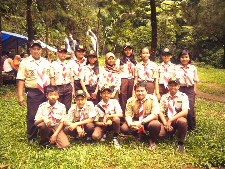 Pramukadoeel's tweet photo. Kalo pake seragam ini, rasa bangga nya itu lhoooo. Ga kukuuuuuuuuuuu !!!!!!! #campnatrabu2014 http://t.co/Rq05AboNZK