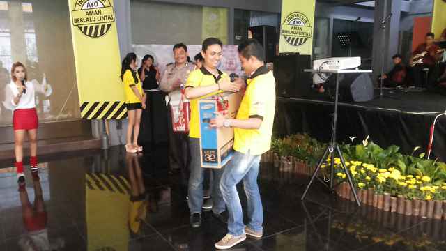 Congrat for Ketua TSVC Malang kita <a href="/SmuelW/">kenzo</a> dpt dorprize LED 32' :D dlm acara Sosialisasi Progam Safety Driving