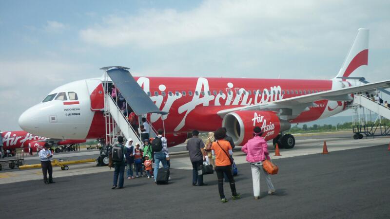 Pesawatnya Hilang Kontak, Ini Penjelasan PT Air Asia dlvr.it/7xlrqG