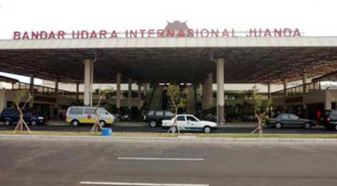 Air Asia Hilang, Ini Nomor Kontak Posko di Terminal Juanda bit.ly/1xrojdG  via: <a href="/liputan6dotcom/">LIPUTAN6</a>