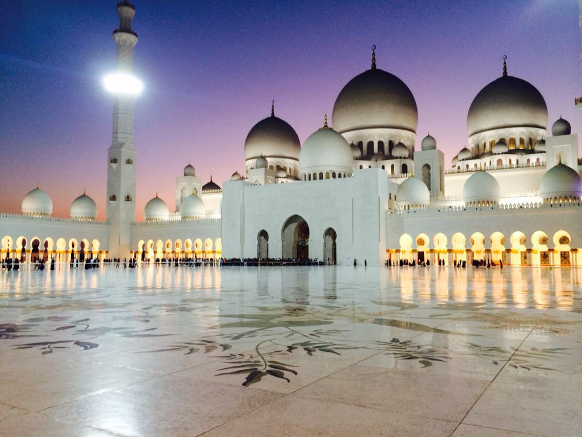 NgongaMarie's tweet photo. @beautifulepics mosquée d' Abu Dhabi http://t.co/8ZVvzsvY7s