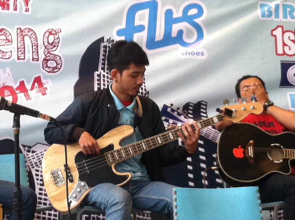 Mau cuci mata sini ih merapat kemiko ada yg bening2 nih cc <a href="/LEONIDAS_BAND/">LEONIDAS</a> 😍😍😍😍 apalagi bassistnya ulalaaaa😘😘