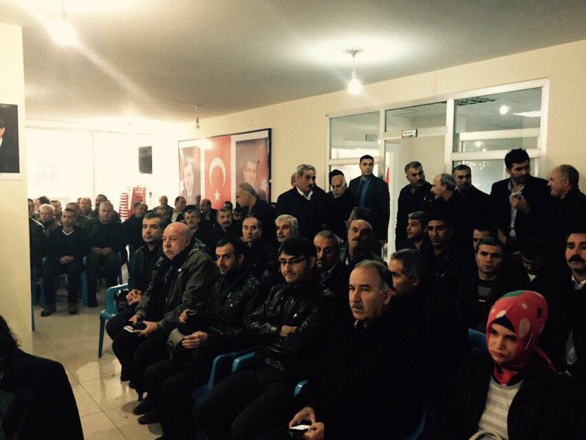 DrSalihFirat's tweet photo. Kadir Şinas Kahta'mızda 2014 Yılının son ilçe Danışma toplantsnı görkemli bir kalabalık ile yapıyorz.Teşekürler KAHTA http://t.co/HpvWF7s8wN