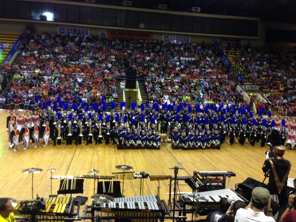 Kalau kalian tau.. Kursi 'kosong' yg ada di tengah lapangan saat preshow.. Adalah kursi yang biasa beliau pakai :')