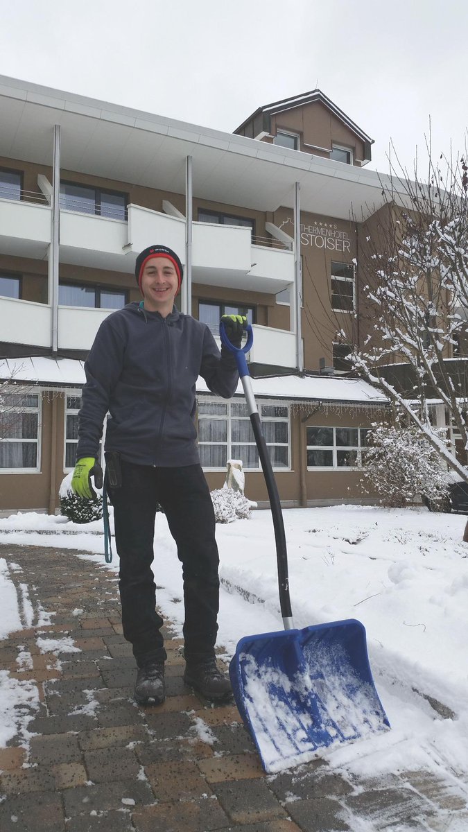 Stoiser's tweet photo. Liebe Gäste, Winterreifen nun auch bei uns im Süden notwendig! Gute Fahrt! http://t.co/qUB3179mAo
