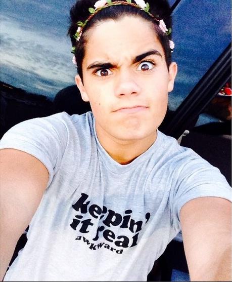   HAPPY BDAY EMERY! PLEASE FOLLOW ME, IT\S THE FIRST ITALIAN ACCOUNT ABOUT FIYM! 