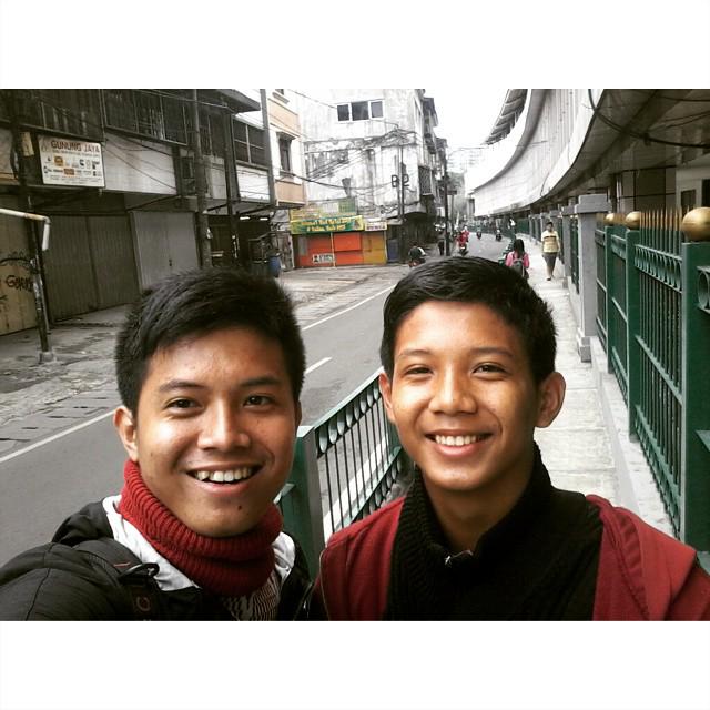 RevivalBeatbox's tweet photo. Revival Beatbox di Hongkong.. Bukan deh. Ini ceritanya abis pulang perform, nyampe di JKT pagi hari.. Long Trip http://t.co/QrW53rDkow