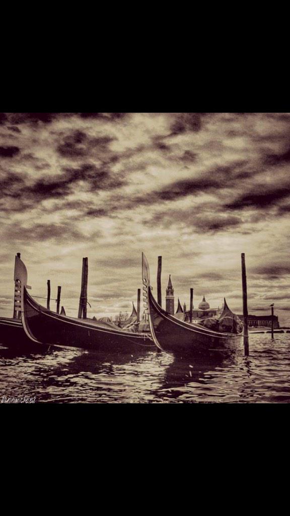Dayafter2012's tweet photo. Qui #Venice - Felice Domenica TWITTERWORLD #DayAfterART #italy http://t.co/QmJyrXkru3