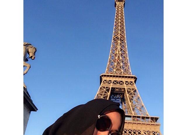 siolive_66's tweet photo. pose apa sih Olive S.Pd #siolive_ RT@olivehijab :ka @siolive_ hijab in paris http://t.co/60zDoMe58V