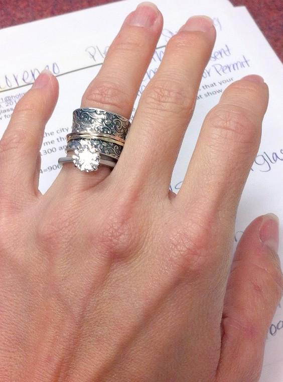 peachLUVedamami's tweet photo. ๐Engaged/Married? @davidsbridal & @Helzberg R giving u d chance 2 Win BlingBling when You Show Off Your๐!#rockoutdb http://t.co/eqZQeozMsO