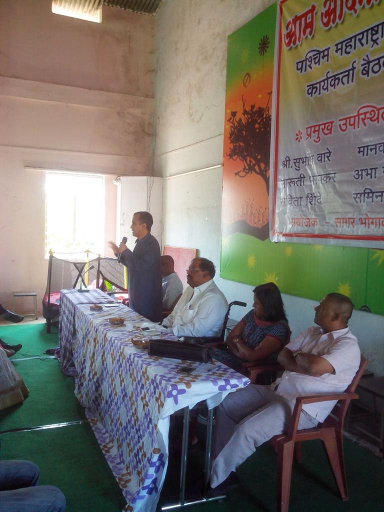 WareSubhash's tweet photo. With me at the volunteer meeting in Satara, were State Executive members from the region Savita Shinde &amp; Manav Kamble http://t.co/2YhqOjjGN2