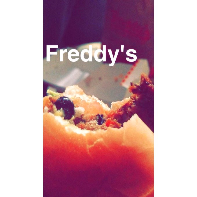 😋🍔😆 http://t.co/HMBh8VUAKS<a href="/tag/tumblrrooms"class="tags"><span>#tumblrrooms</span></a>