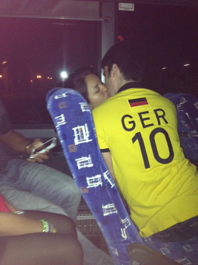 DCP_makeouts's tweet image. Party bus love ❤️