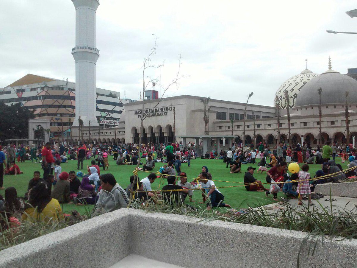 dicky_myslide's tweet photo. Padat http://t.co/t19Tj6LxqG