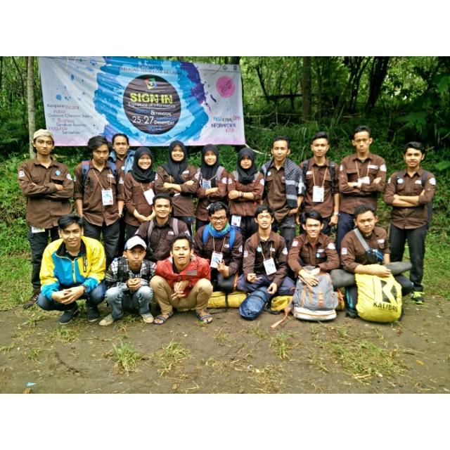 andypartt_d's tweet photo. gak tidur semalaman, hujan2an, makan paling terakhir. itulah kami Dept.Keamanan #SINGIN2014 "@halloSIGNIN http://t.co/u2UxieO9tf