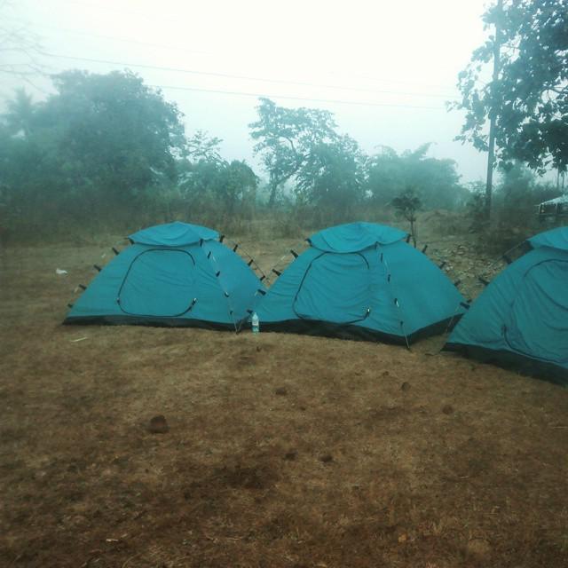 breakfreej's tweet photo. Misty morning at our camp by River Ulhas #breakfreelive #camping http://t.co/kQxbnh6M6W