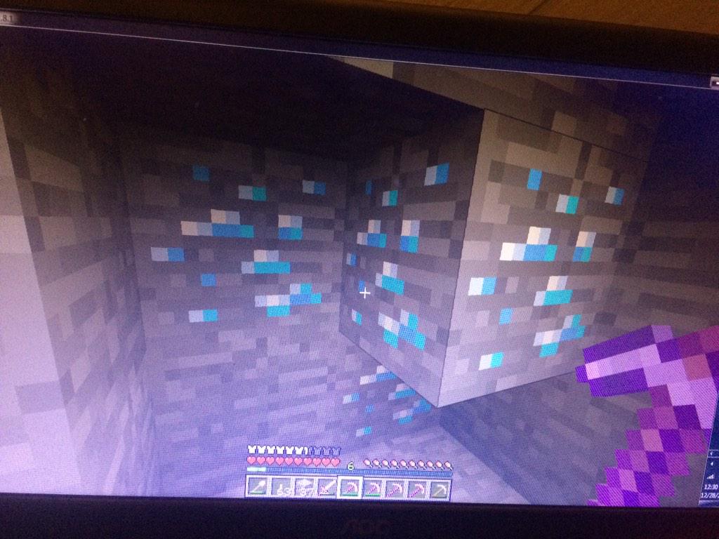 Critical_RedMaN's tweet photo. I found diamonds for the first time, ever just now. I'm so proud of myself 😂👍💎 http://t.co/PaVRMLJ2l7
