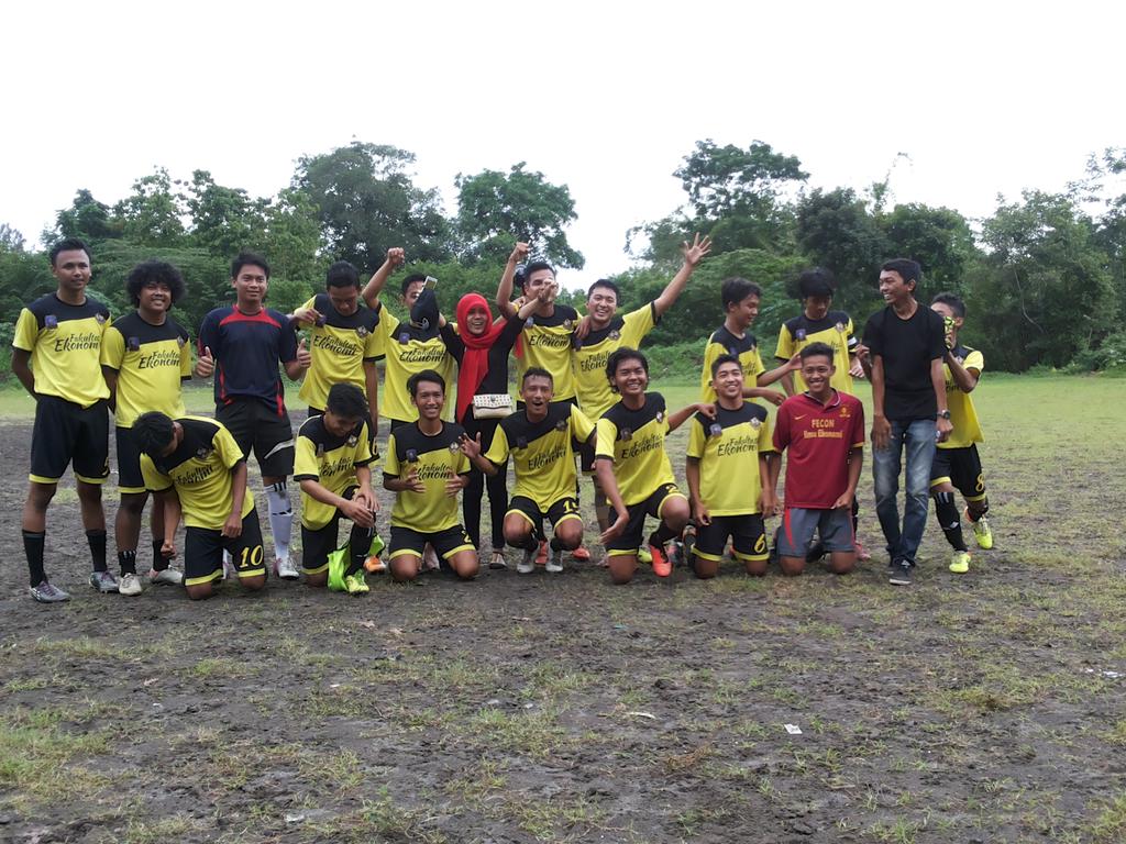 Congratulations <a href="/UKMBolaFEUII2/">UKMBolaFEIII</a>  ! RT <a href="/lem_uii/">LEM UII YOGYAKARTA</a>: SELAMAT BUAT SANG JUARA SEPAKBOLA CONTRAST'15,  FAKULTAS EKONOMI!!! "