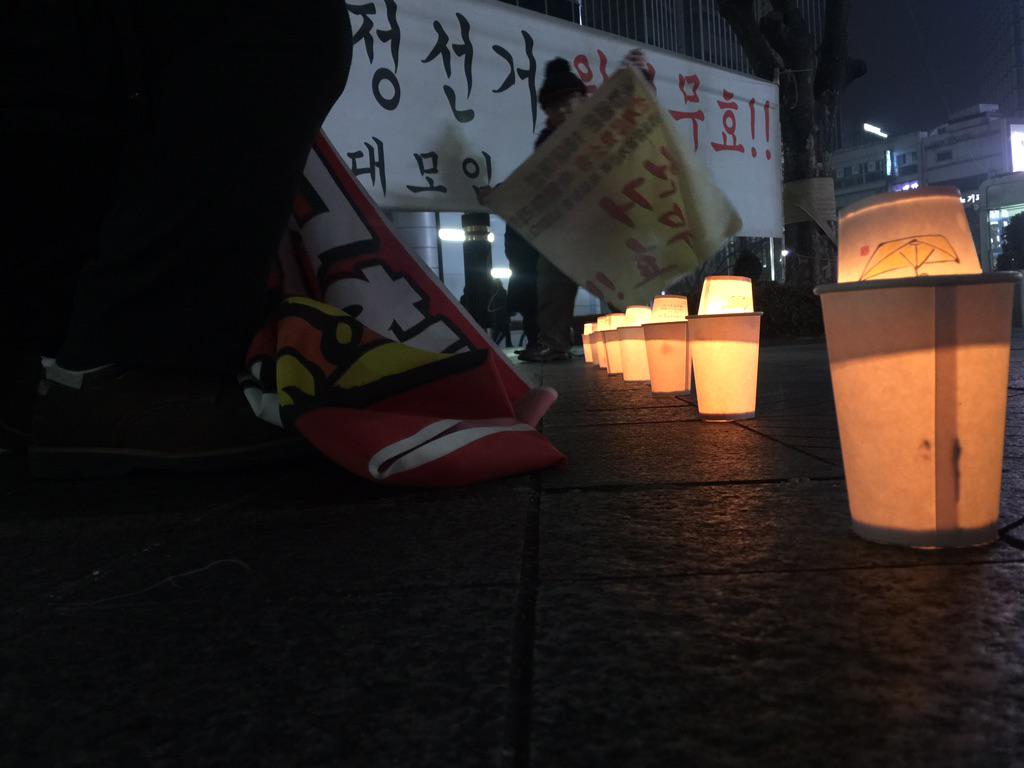 박근혜 정부는 반드시 임기전 퇴진 시켜야 합니다. 
귀태 정부는 민중의 힘으로 단죄해야 합니다. 
이 것이 이 나라 국민들의 역사적 숙명입니다.
그렇지 않을 경우 대대로 악마의 노예로 살아야 하기 때문입니다.