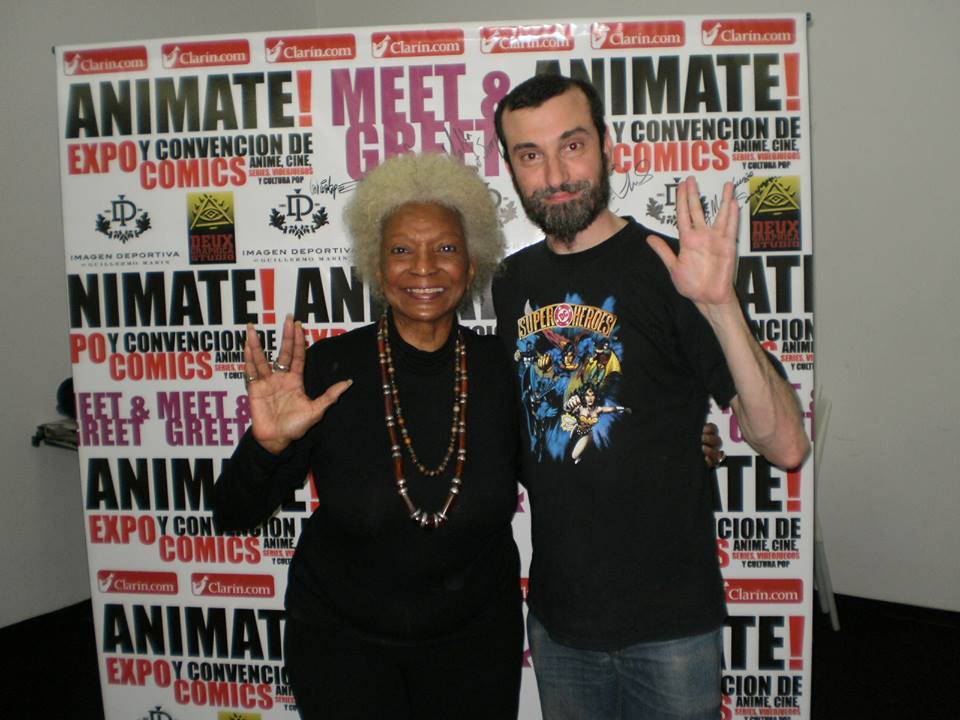 Ademas de Stan Lee, hoy es el cumpleaños de Nichelle Nichols. Happy Birthday Lt Uhura!!! 