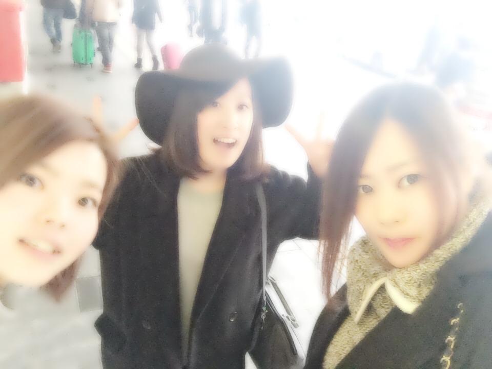 cchigurin's tweet photo. 今日は、あいぼんみずきと懐かしい話で笑った！
夜はゆりあふじもんと飲み
充実した１日でした 💮 💮財布の中９６円 💸 💸
楽しさと引換にお金はどんどん飛んでいく～
明日から２日間半がんばろーgood night, http://t.co/z1DPrMEuB6