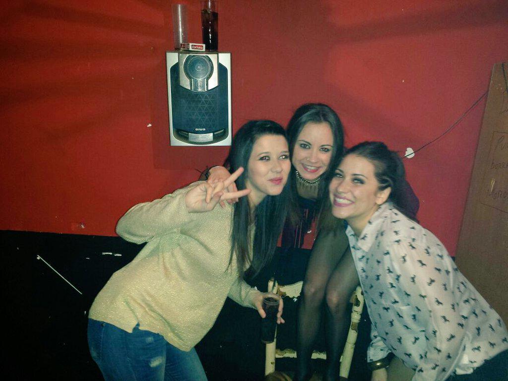 noe_couque's tweet photo. noche de 10 la de ayer con mis feis :) http://t.co/cBrJkEBXWA