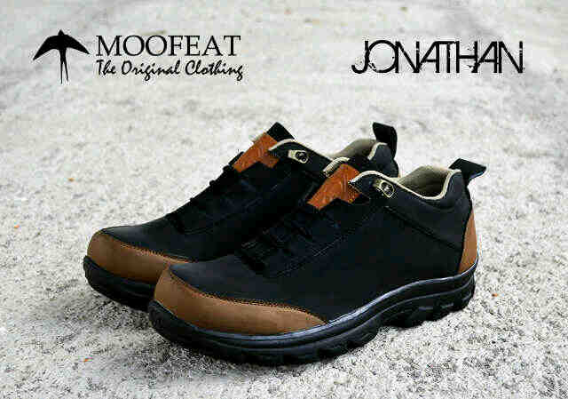 Jackpot_shoes's tweet photo. Sepatu moofeat | jonathan | black | 40-44 | 200rb. Order? Reseller? Follow me &amp; cek bio. @CelotehPWK http://t.co/Dl46vEk5bU