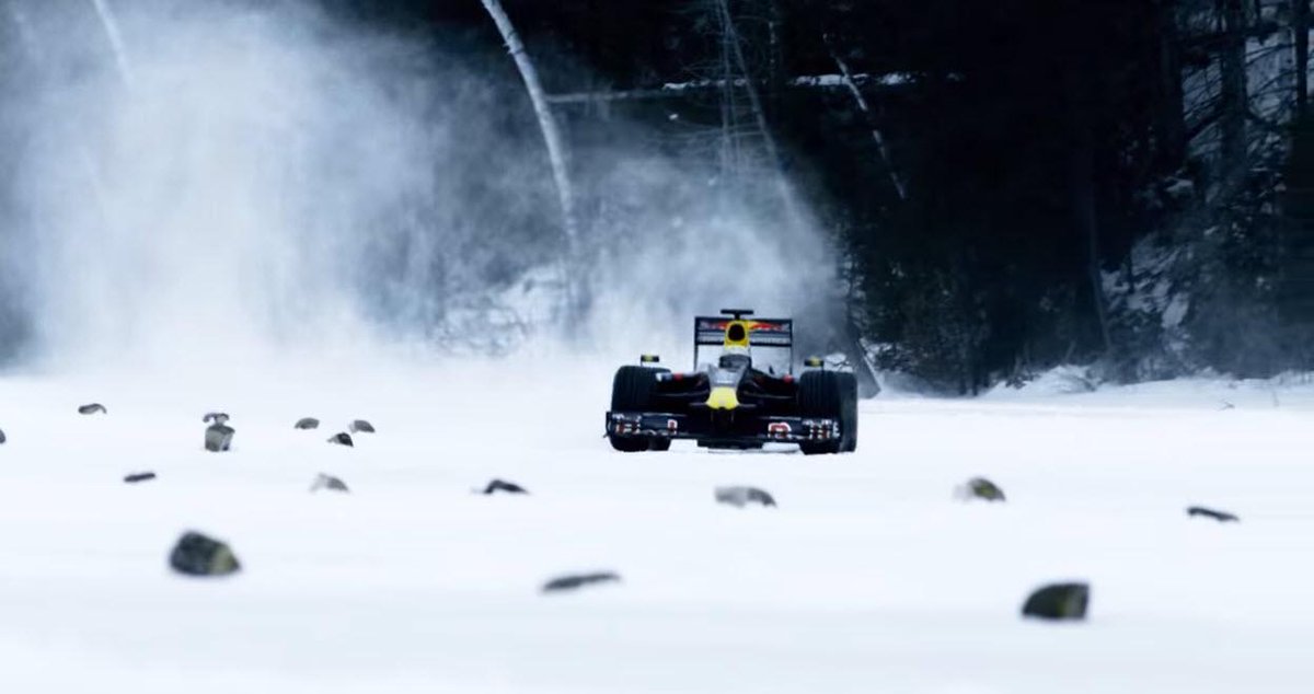 destandaard's tweet photo. VIDEO: een F1-bolide op het ijs http://t.co/BtBO1x4ioK #destandaard http://t.co/7et8swFX9q